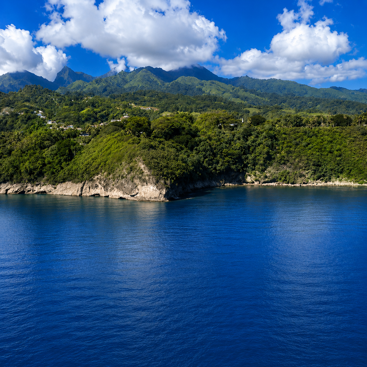 Côte de Tahiti Nui depuis la mer